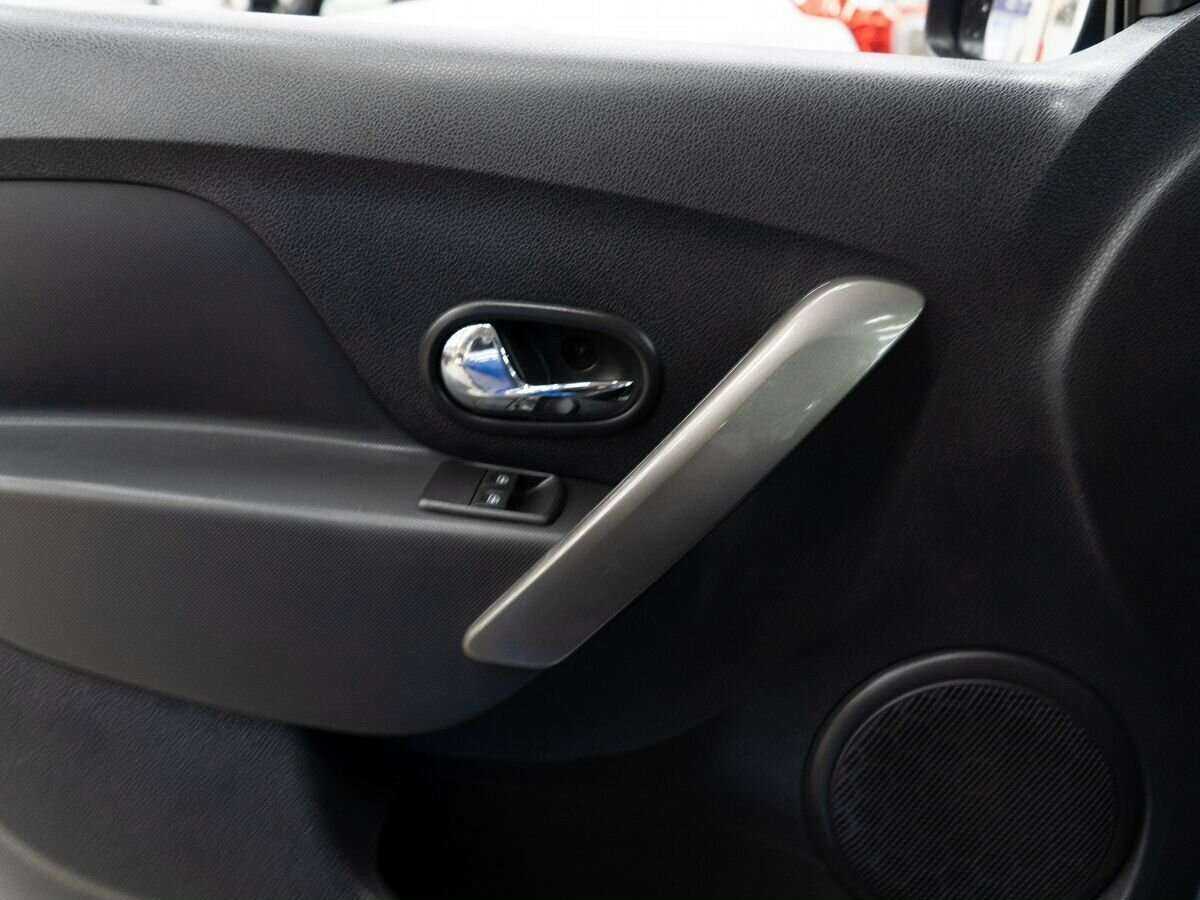 Купить Renault Sandero Stepway, 2018, 86 000 км, фото №13