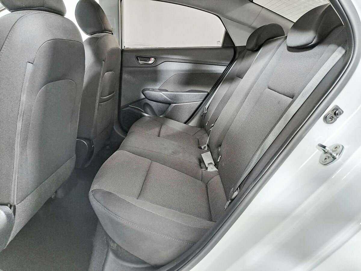 Купить Hyundai Solaris, 2019, 106 601 км, фото №9