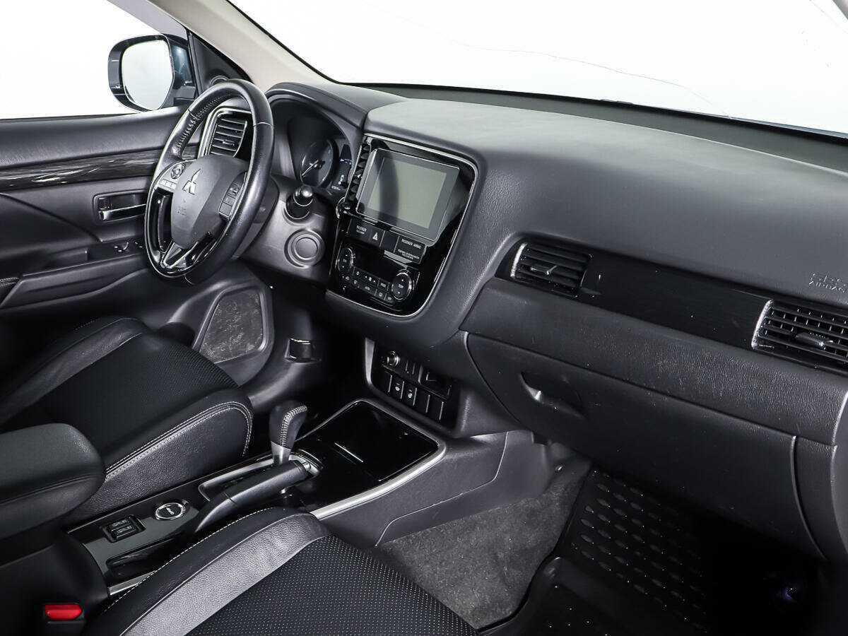 Купить Mitsubishi Outlander, 2017, 73 813 км, фото №9