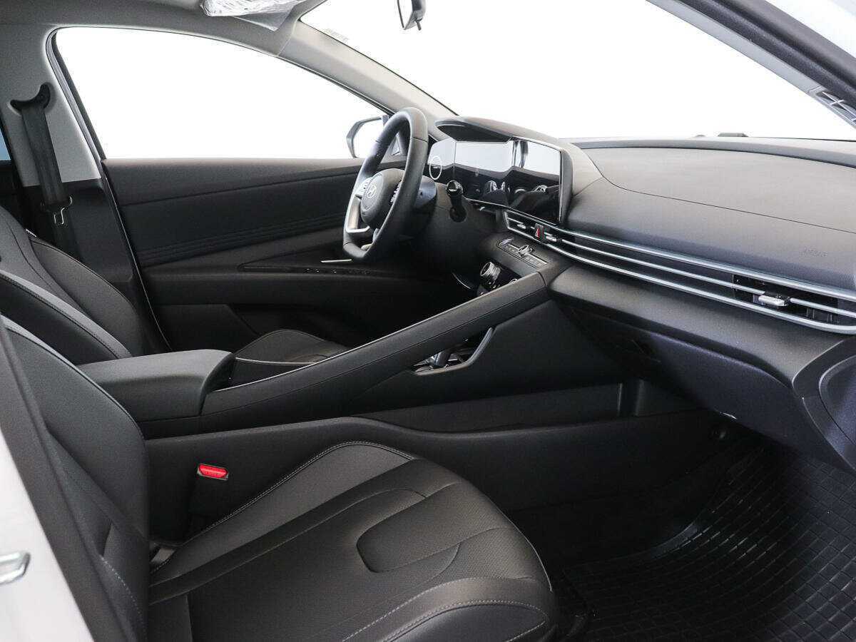 Купить Hyundai Elantra, 2024, 4 502 км, фото №8