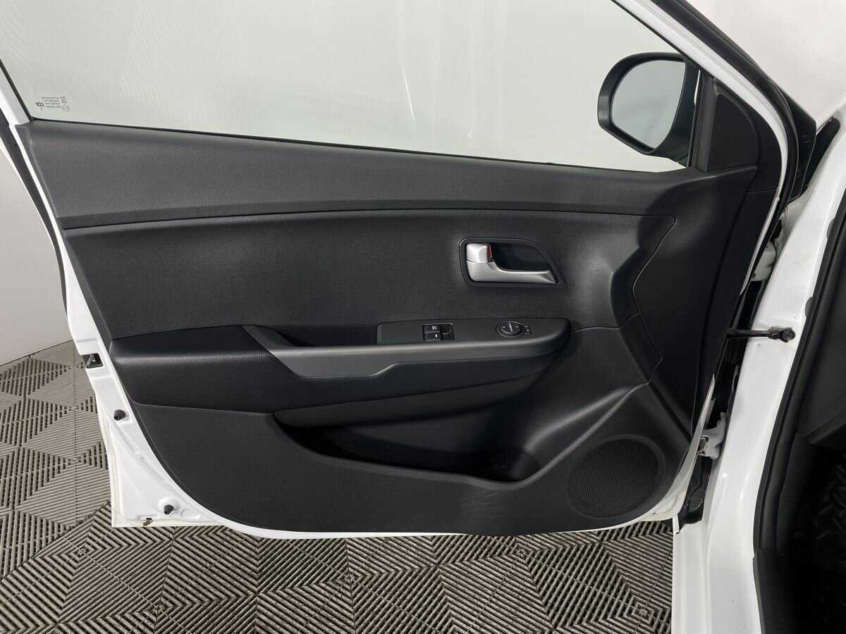 Купить Kia Rio, 2017, 73 846 км, фото №8