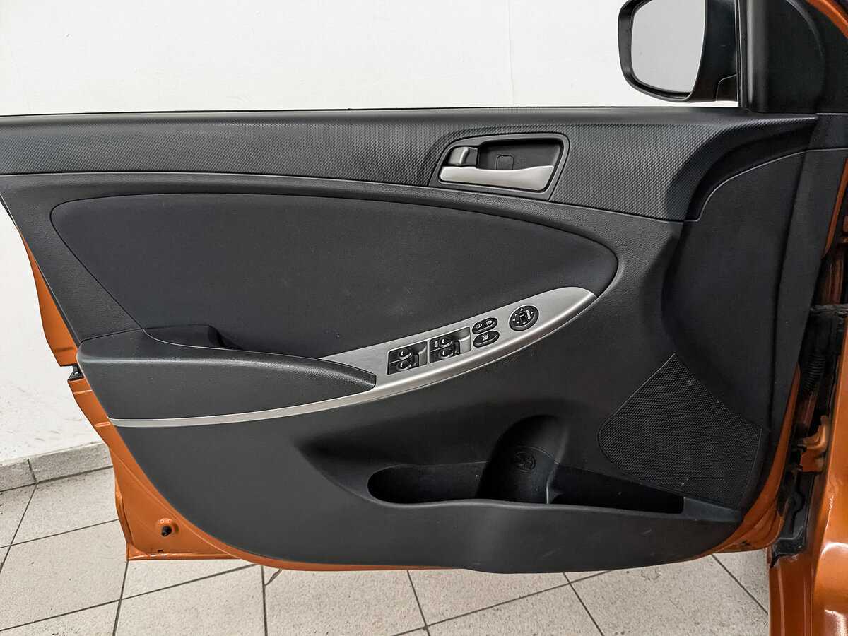 Купить Hyundai Solaris, 2015, 103 640 км, фото №17