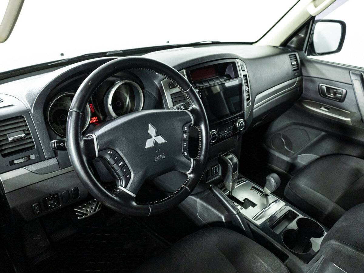 Купить Mitsubishi Pajero IV Рестайлинг 2, 2015, 130 585 км, фото №10